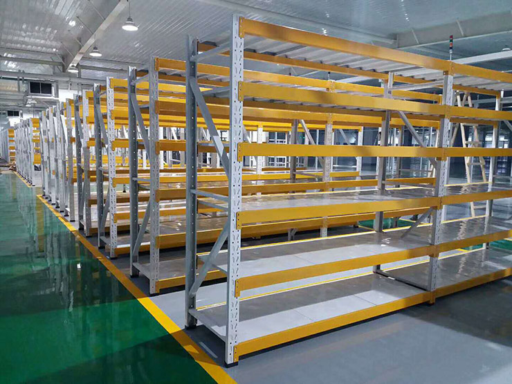 倉庫中型層板貨架案例