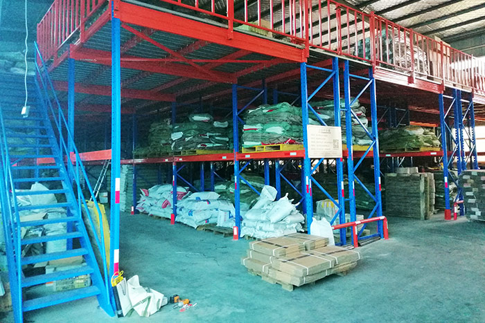 下層橫梁貨架，上次平臺